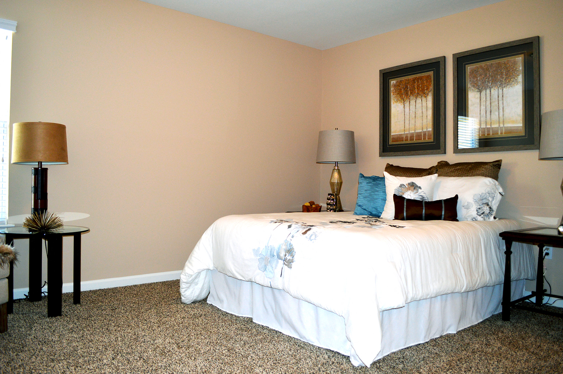 a bedroom with a bed and two lamps