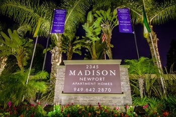 Madison Newport Apartments Exterior Front Sign View