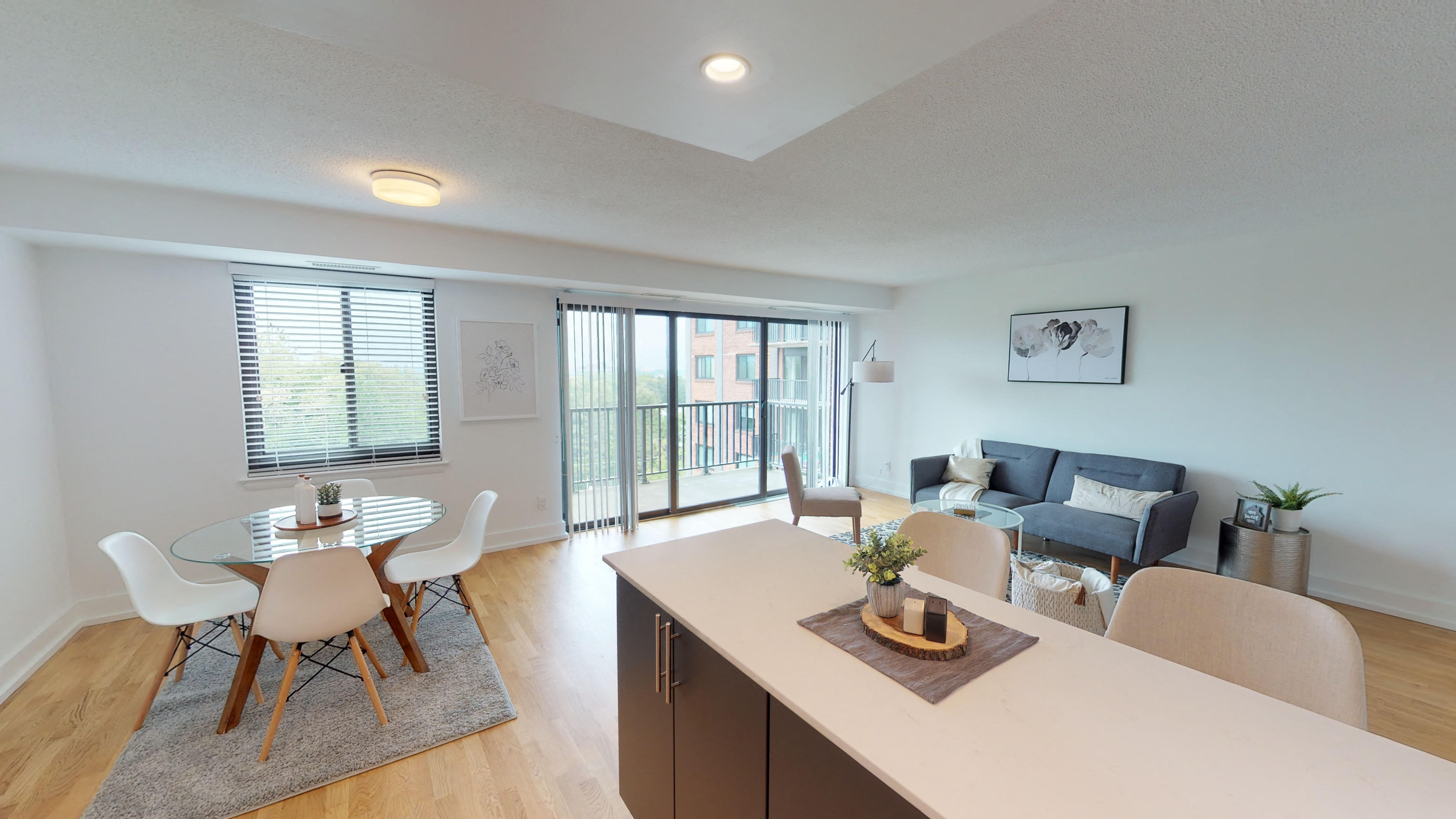 1 Bedroom, 1 Bathroom - Dining & Kitchen