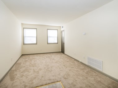 1313 Motter Avenue 1-3 Beds Apartment for Rent - Photo Gallery 2