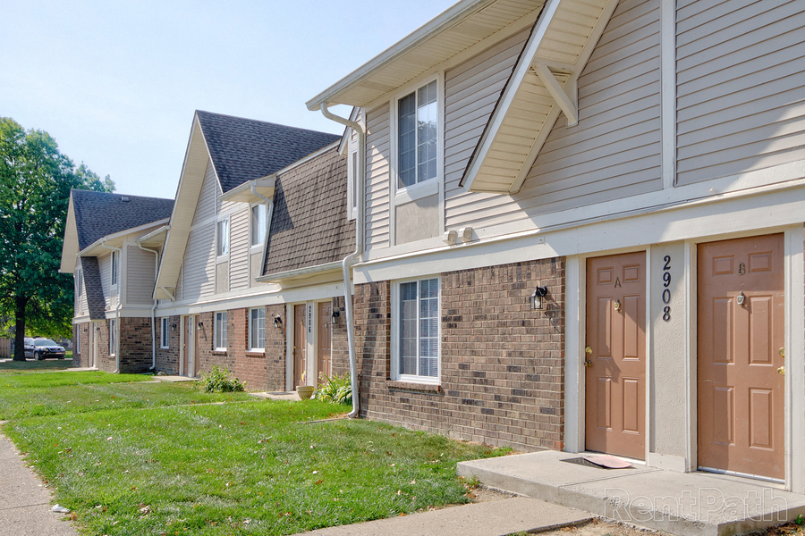 Country Lake Townhomes Apartments in Indianapolis, IN