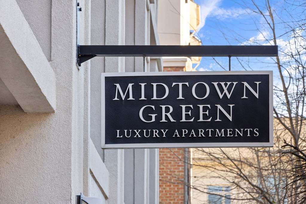 the sign for midtown green luxury apartments