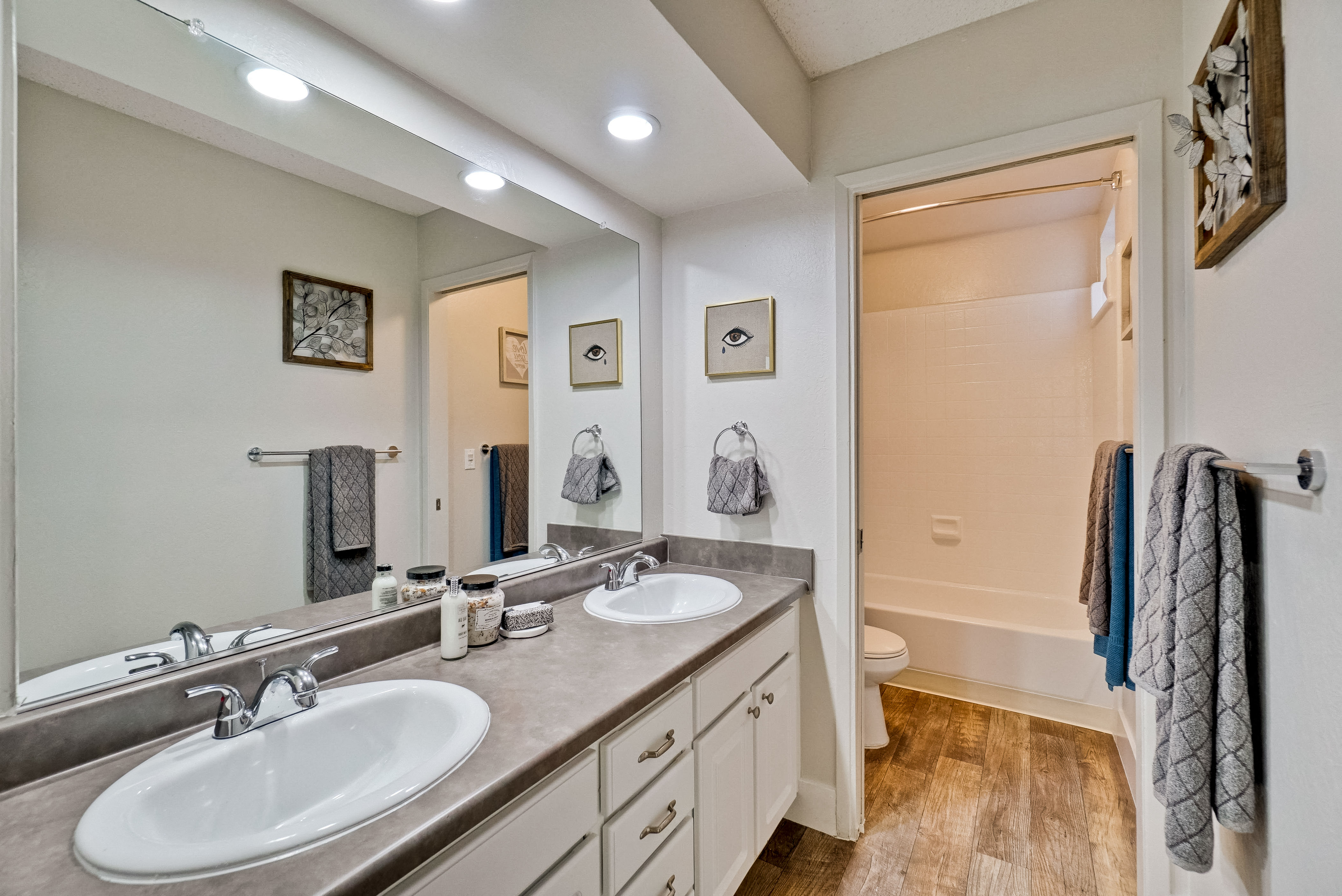 Bathroom l Terra Willow Glen