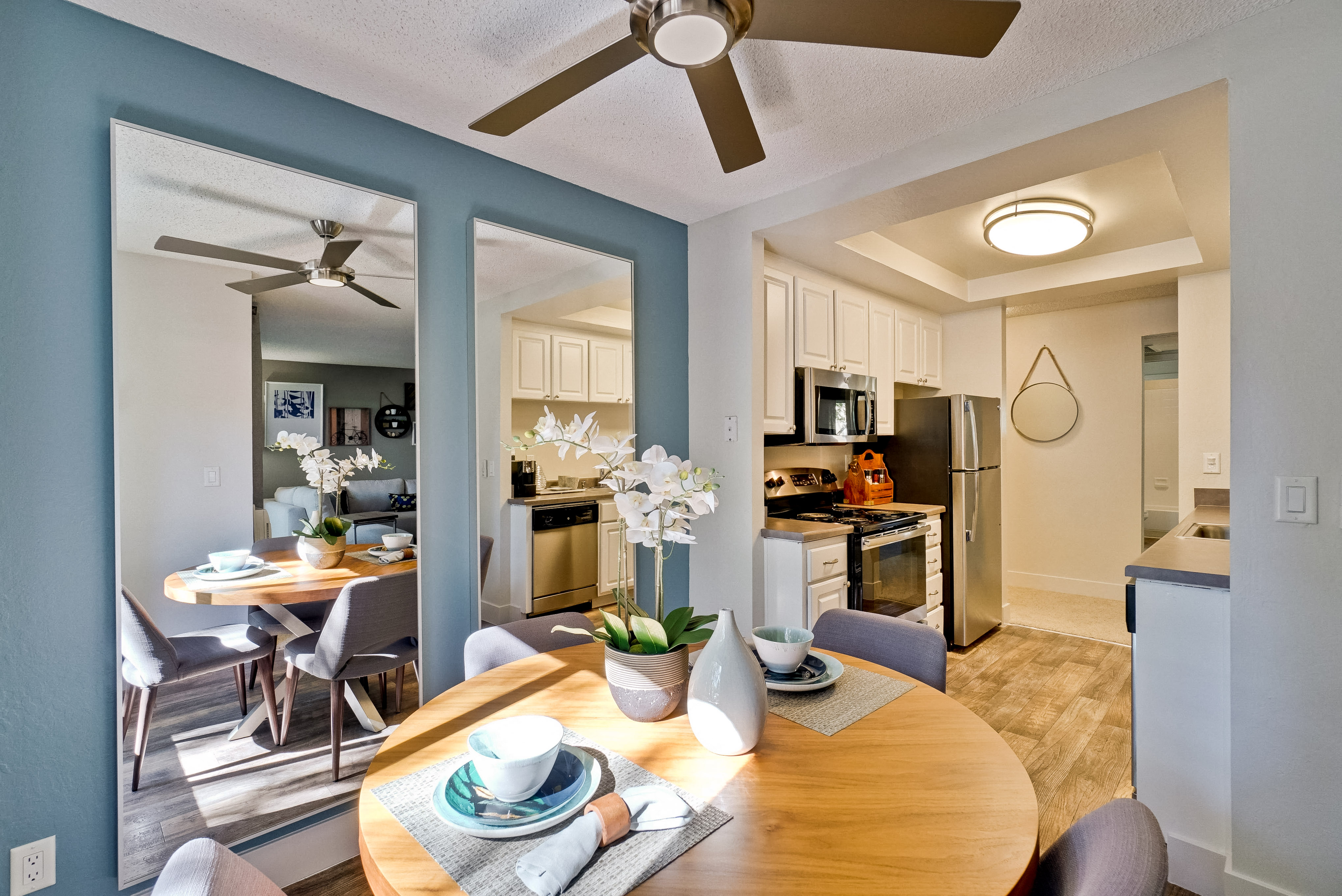 Apartments for Rent in San Jose - Villas Willow Glen - Dining Area with Circle Table, Plant Centerpiece, and Ceiling Fan