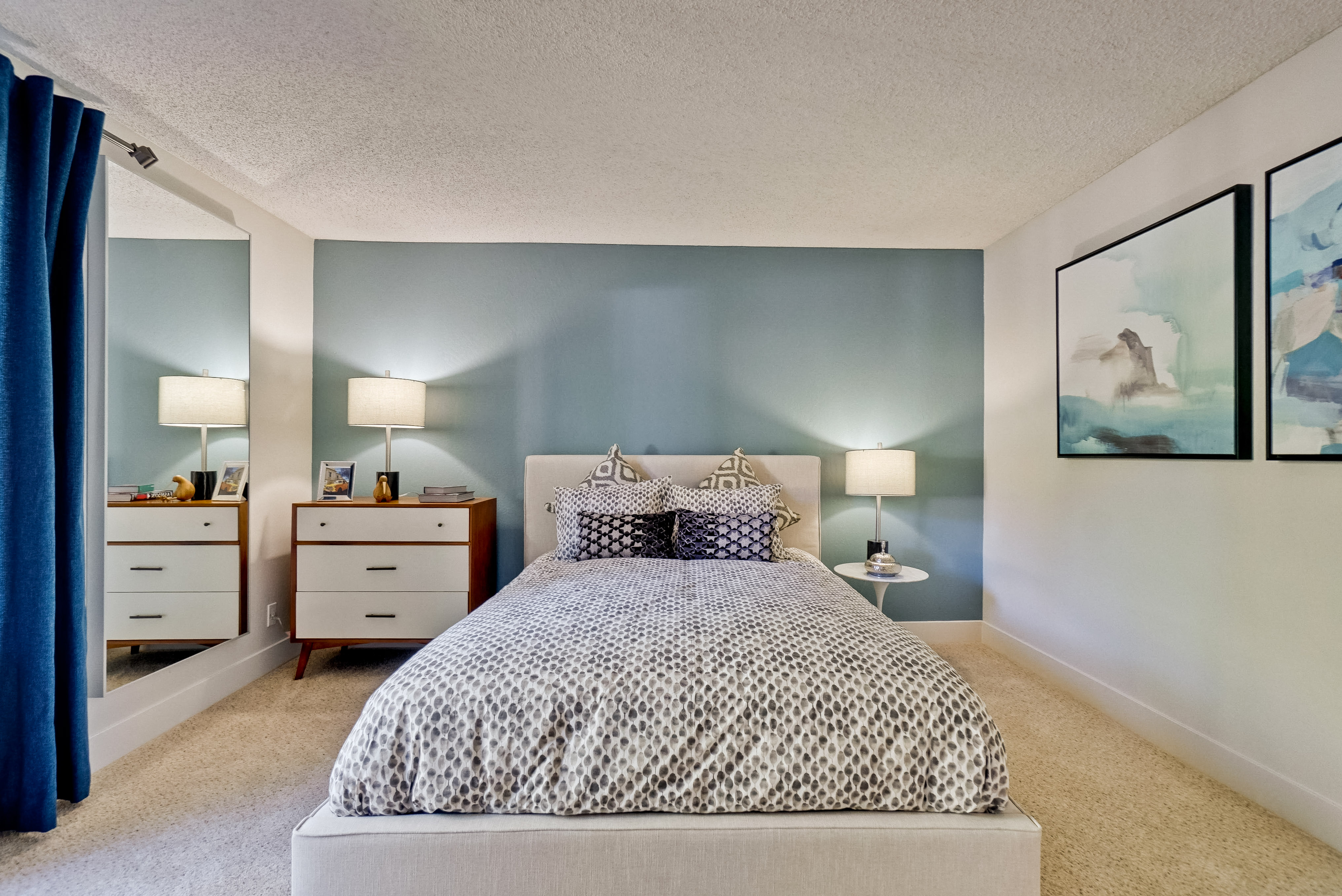 Apartments For Rent In San Jose, CA - Villas Willow Glen - Spacious Bedroom With High Ceilings And Carpet Flooring