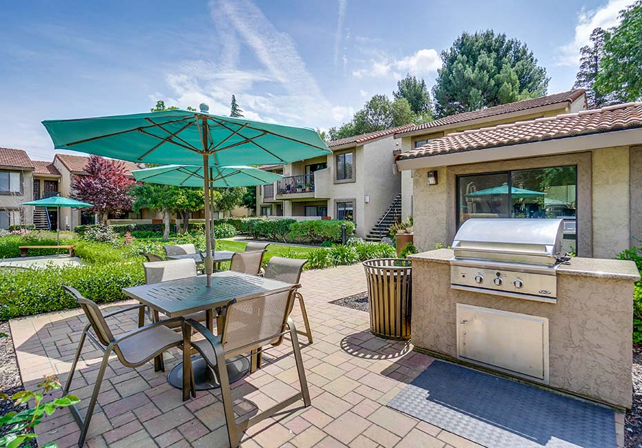BBQ Area with seating  l Terra Willow Glen