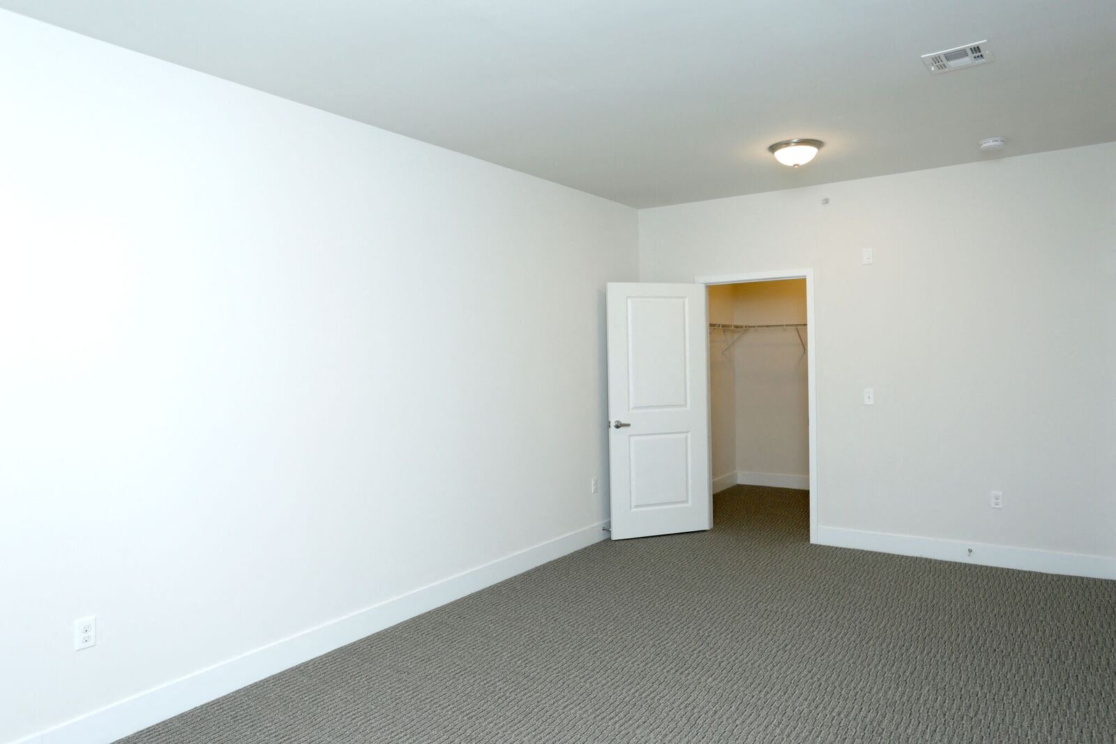 bedroom with carpeted floors and white walls