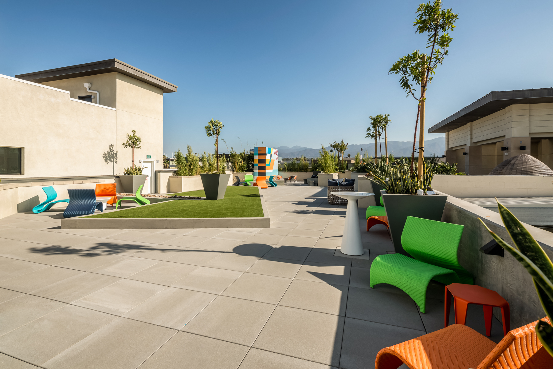 Corona, CA Metro at Main Apartments exterior