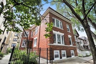3622 N. Marshfield Ave. 1-4 Beds Apartment for Rent Photo Gallery 1