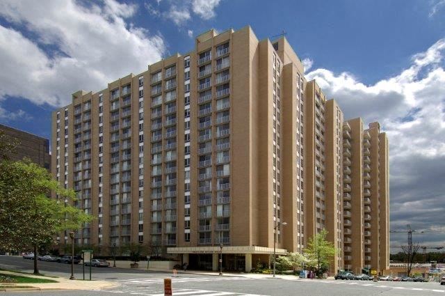 4450 S. Park Avenue 1-3 Beds Apartment for Rent - Photo Gallery 1