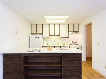 4804 W. Bancroft St. Studio-2 Beds Apartment for Rent - Photo Gallery 7