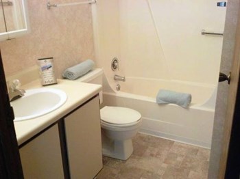 4804 W. Bancroft St. Studio-2 Beds Apartment for Rent - Photo Gallery 11