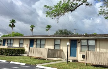 3215 South West 52nd. Ave.#1 1-2 Beds Apartment for Rent - Photo Gallery 3