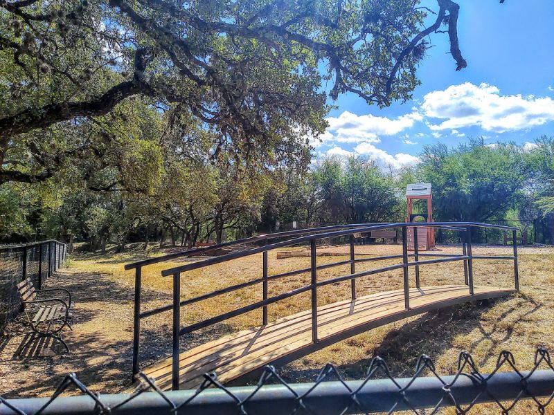 Apartments-in-San-Antonio-TX-Community-Dog-Park-with-Bridge