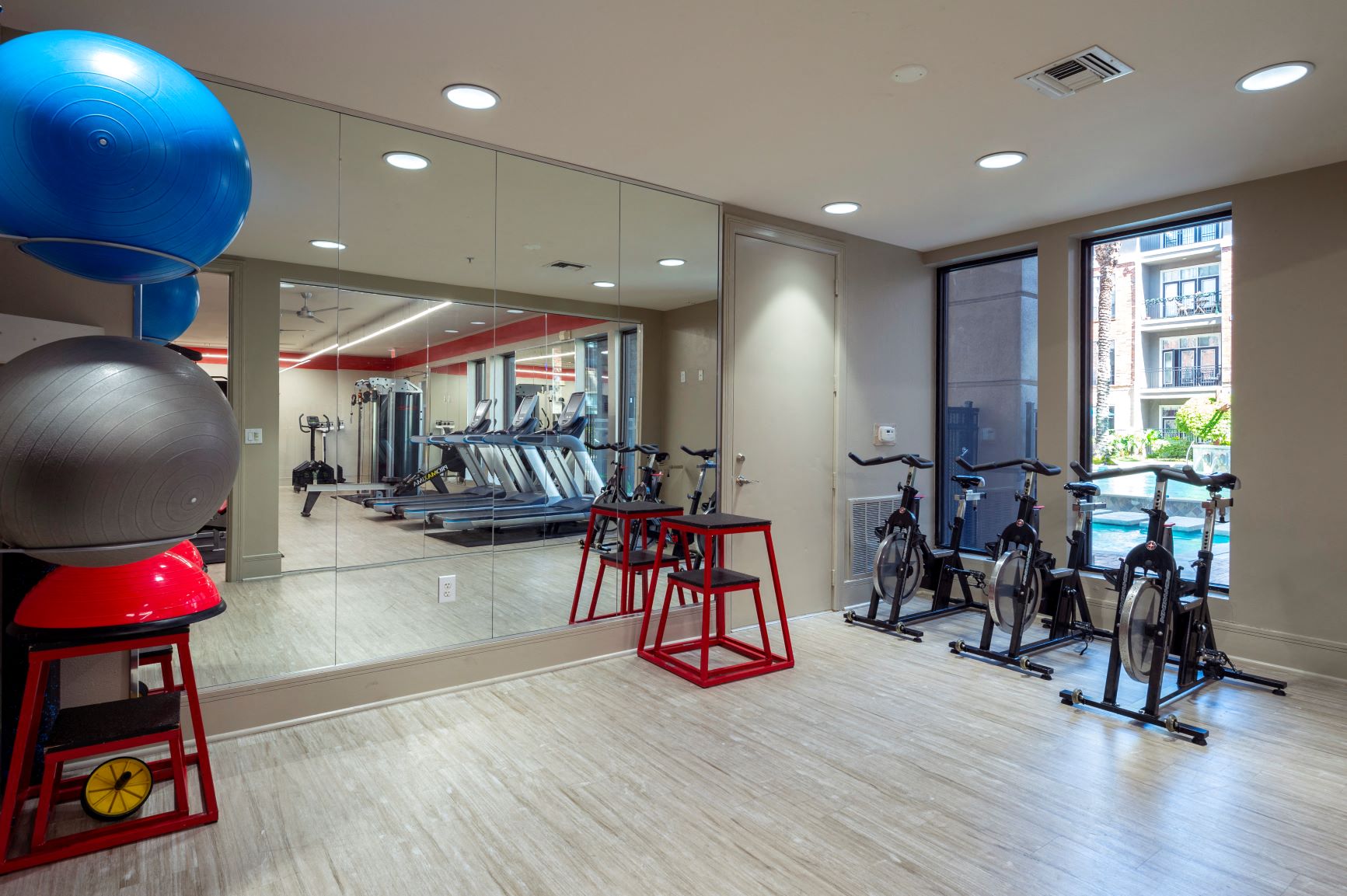 the gym at the flats at obsidian