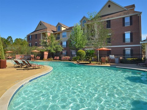 the swimming pool at the residence inn