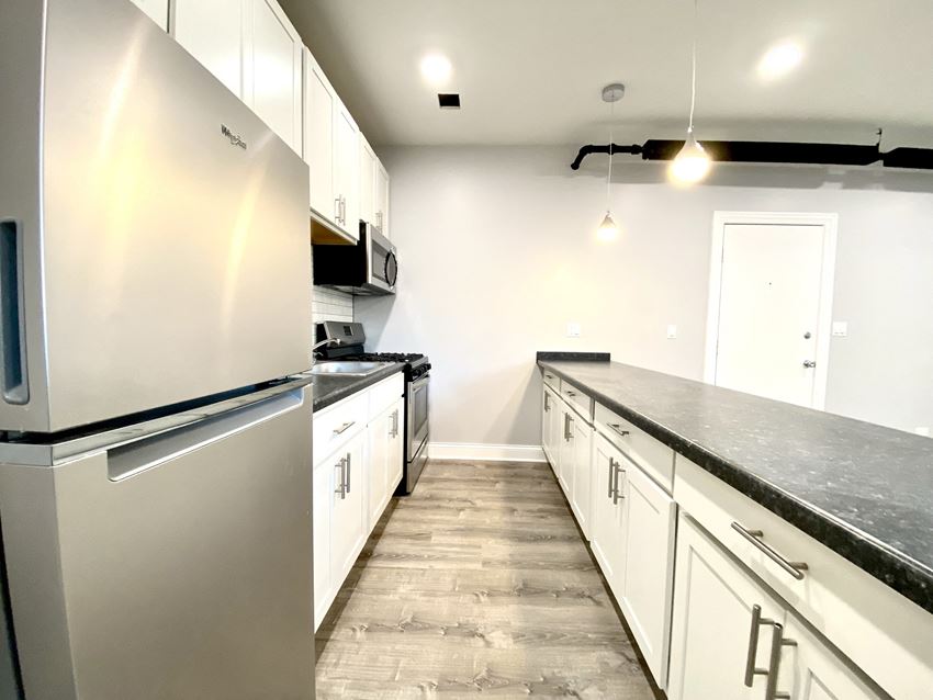4756 N. Maplewood Avenue Studio-1 Bed Apartment for Rent - Photo Gallery 1