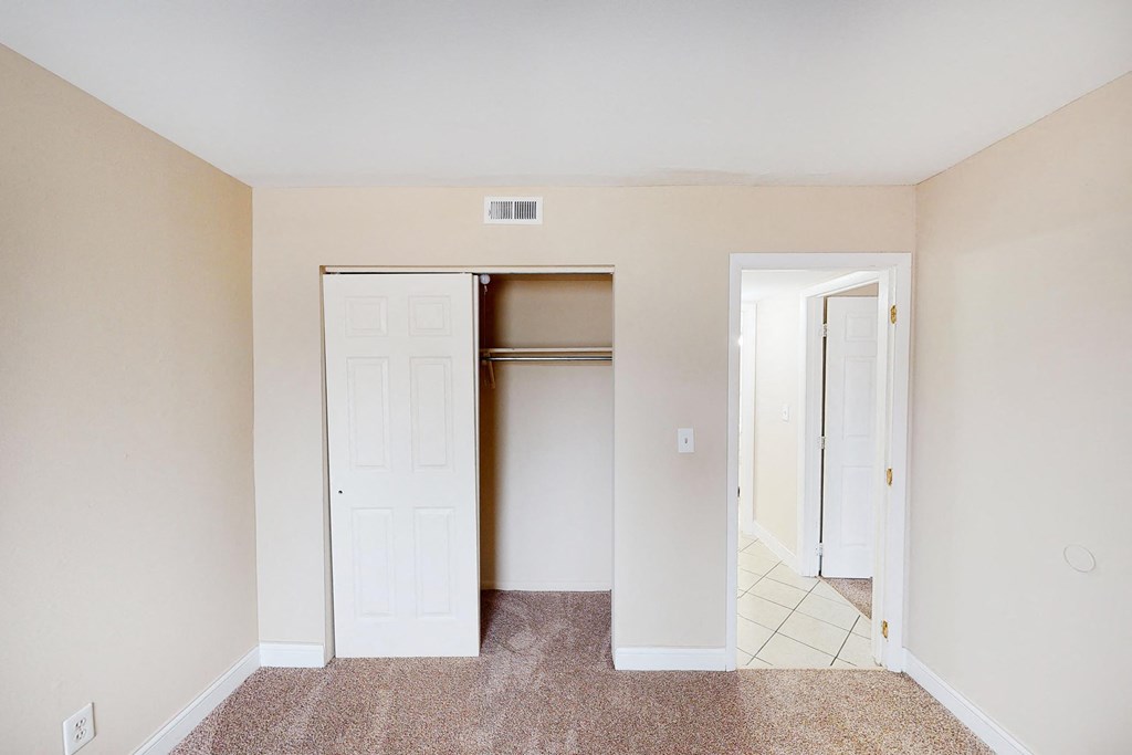 Bedroom With Closets at The Wynds, Kettering, 45429
