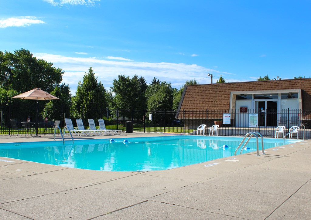 Pool at The Wynds, Kettering, OH