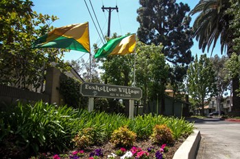 621 W. Wilson 2 Beds Townhouse for Rent - Photo Gallery 2