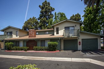 621 W. Wilson 2 Beds Townhouse for Rent - Photo Gallery 4
