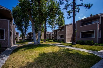 1369 N. Willow 1-2 Beds Townhouse for Rent - Photo Gallery 2