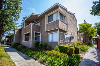 1369 N. Willow 1-2 Beds Townhouse for Rent - Photo Gallery 4