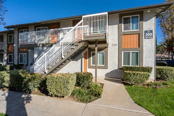1203 E. Central Ave 1-2 Beds Townhouse for Rent - Photo Gallery 3
