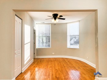 2026 W. Webster Ave. 2 Beds Apartment for Rent - Photo Gallery 5