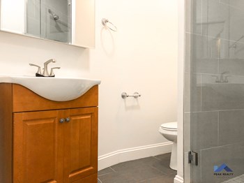 2026 W. Webster Ave. 2 Beds Apartment for Rent - Photo Gallery 6