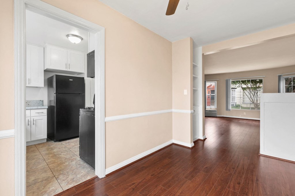 Apartments for rent in Van Nuys spacious dining room