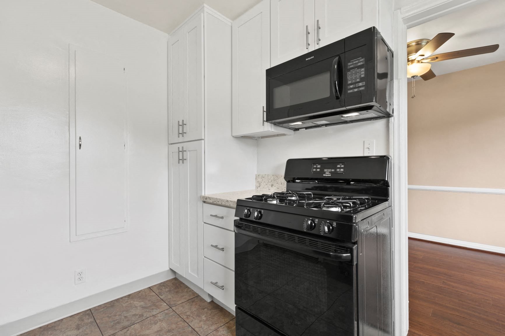 Van Nuys Apartments Colonial Manor Photo Gallery