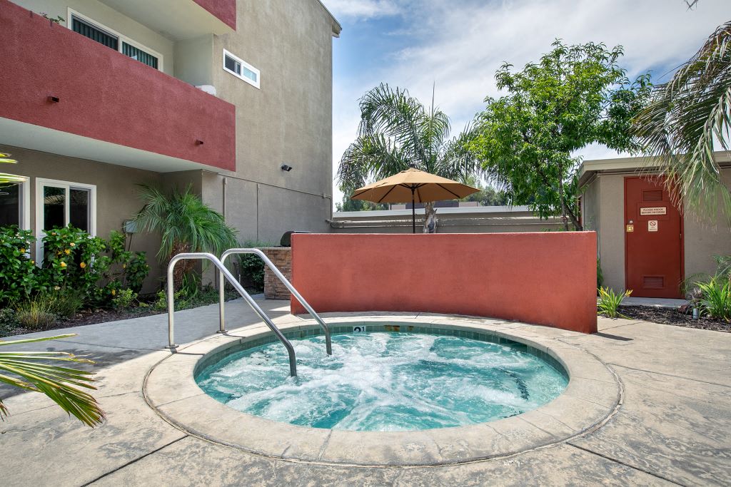 Woodland Hills Apartment for rent spa area