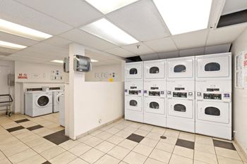 Modern Laundry Room at Parkway Plaza Apartments, California, 90230
