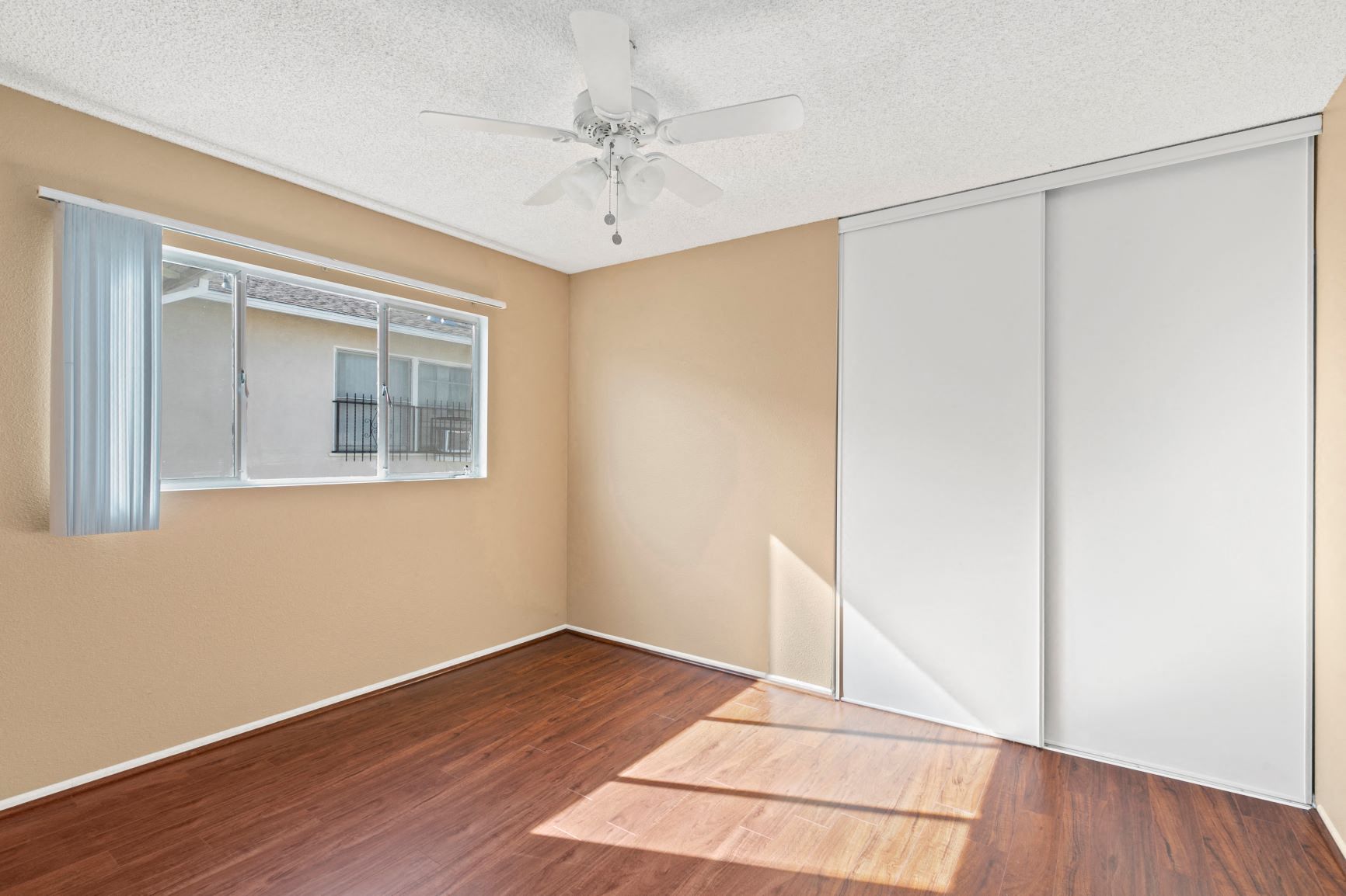 Los Angeles Apartments Bedroom