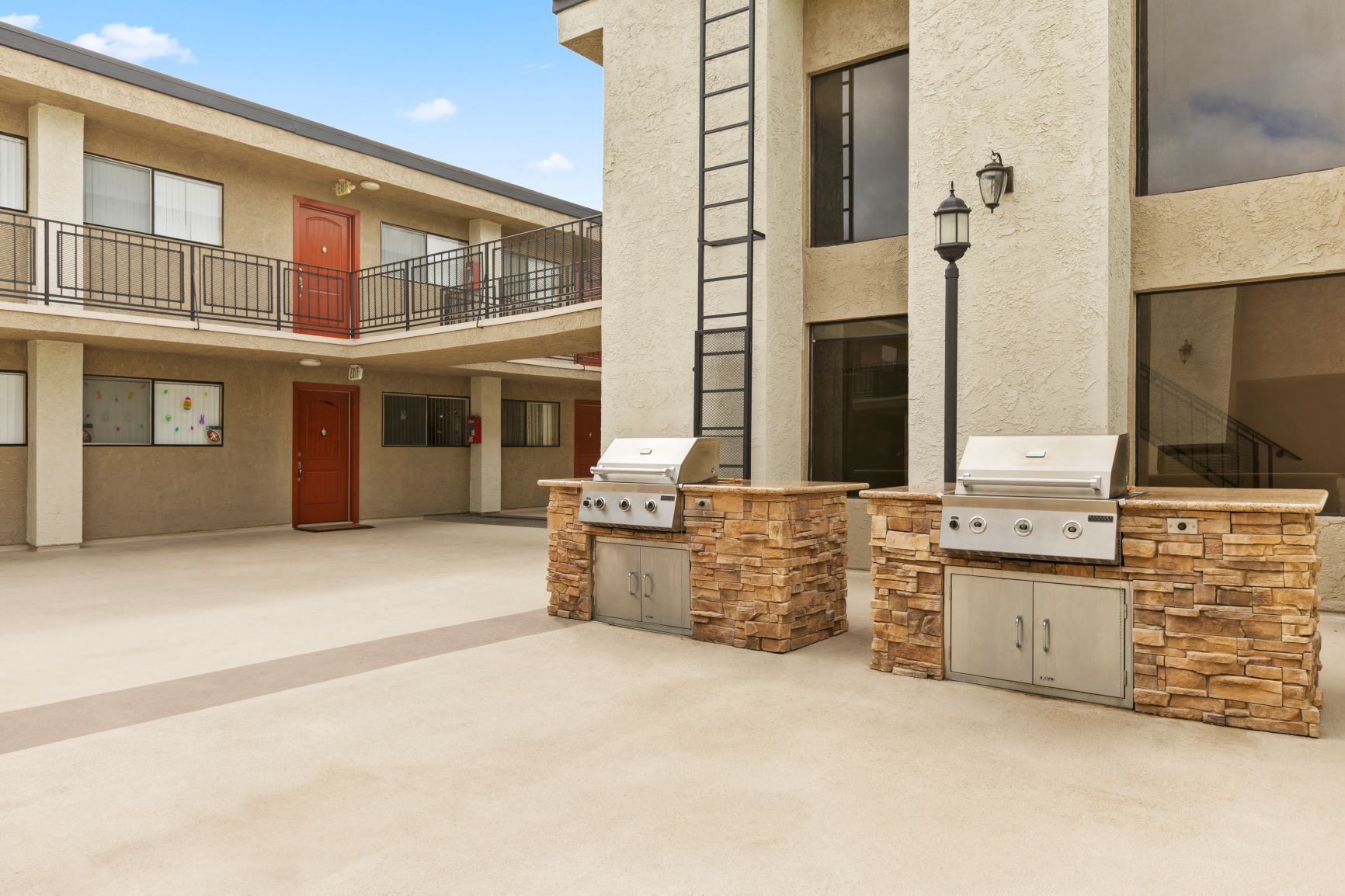 Canoga Park Apartments BBQ Area