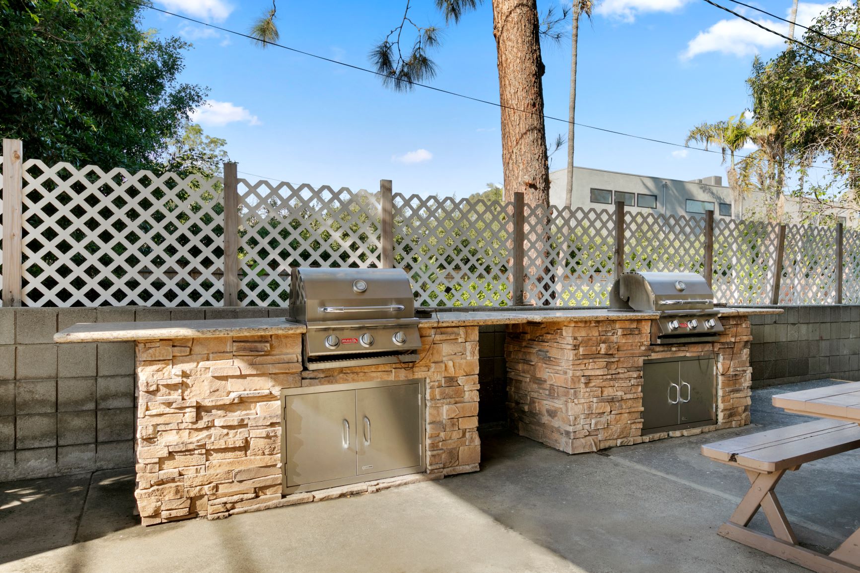 Apartments for Rent in Mar Vista CA - Vista - Jones & Jones - Outdoor Grill Area