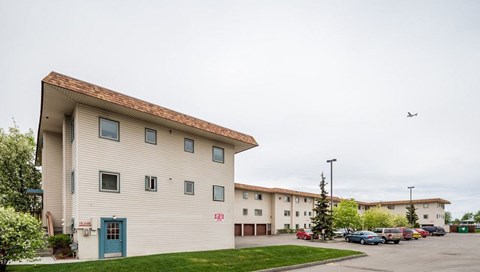 a building with cars parked in a parking lot