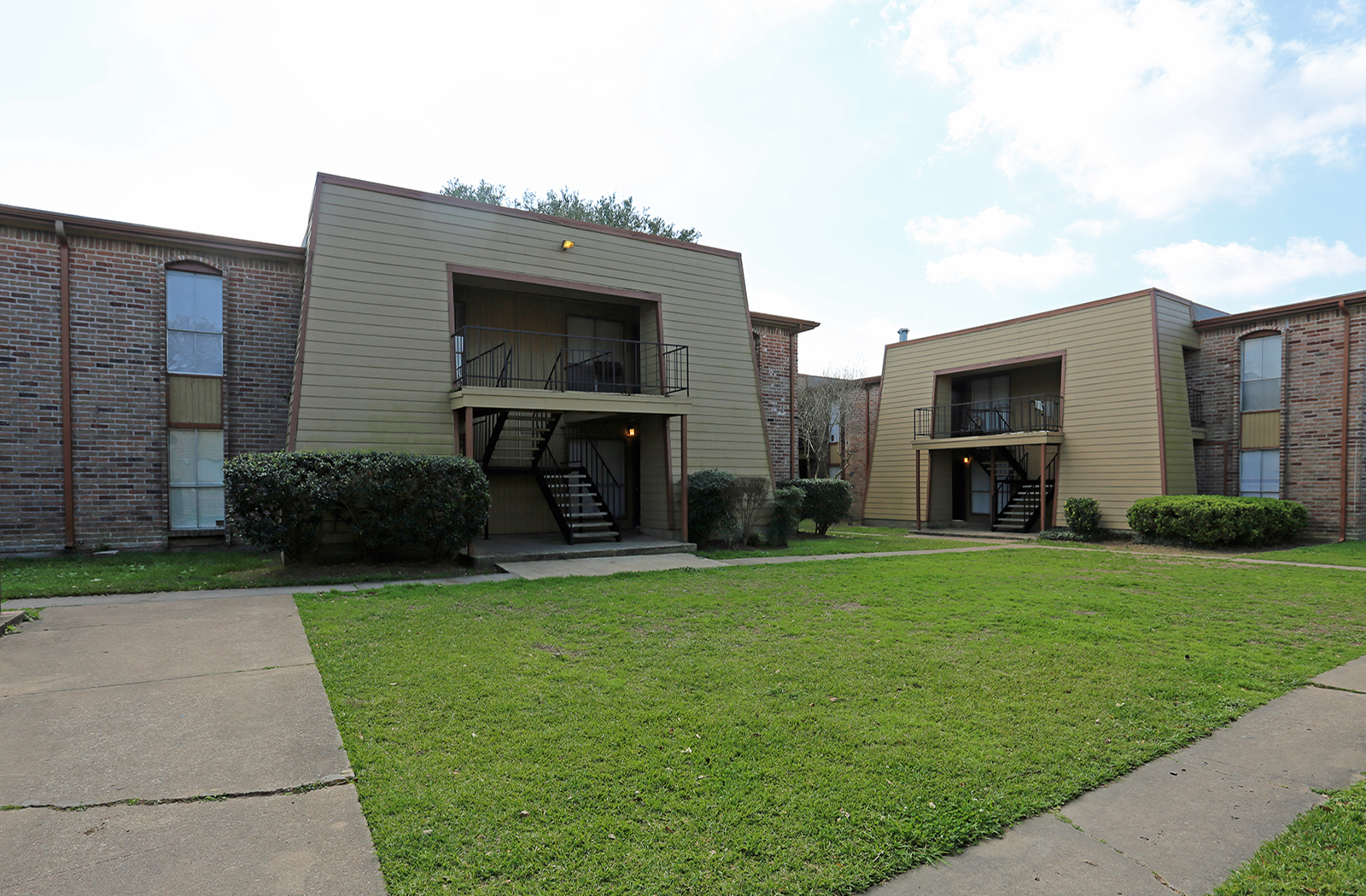 Arlington Place Apartments in Houston, TX