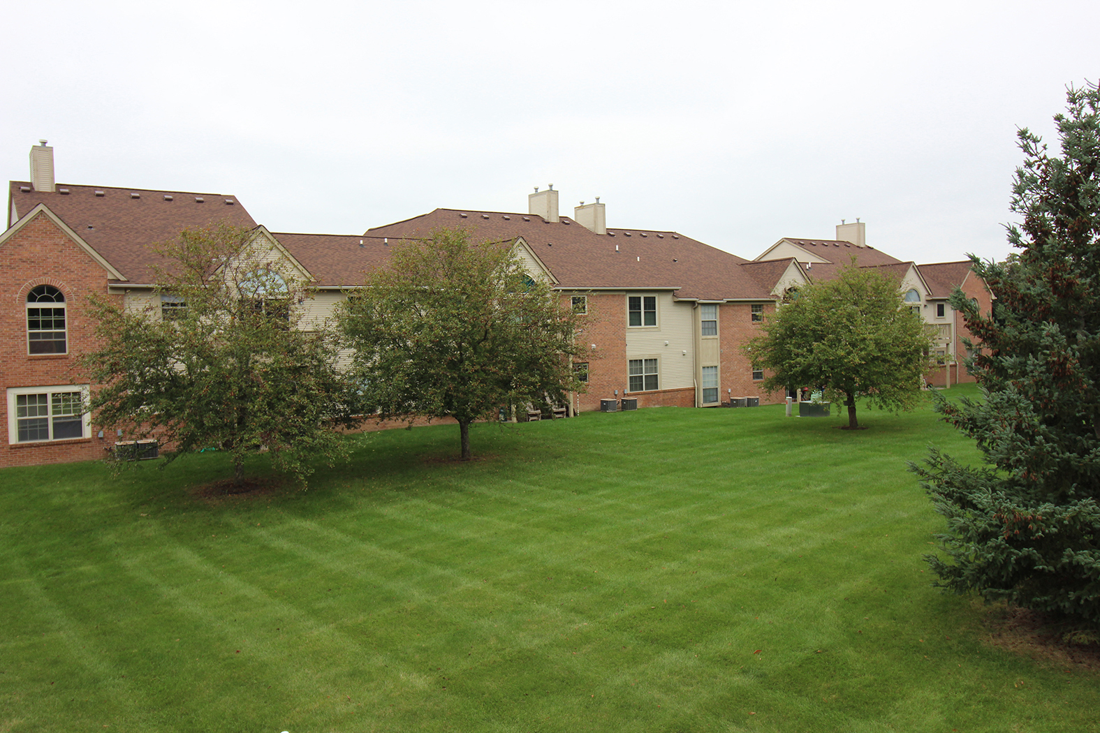 Brookwood Farms Apartments Apartments in South Lyon, MI