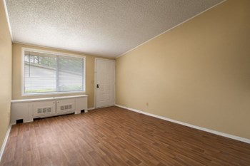 107 Skyridge Dr Studio-2 Beds Apartment for Rent - Photo Gallery 2