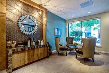 Cafe at Kearney Plaza Apartments in Portland, Oregon