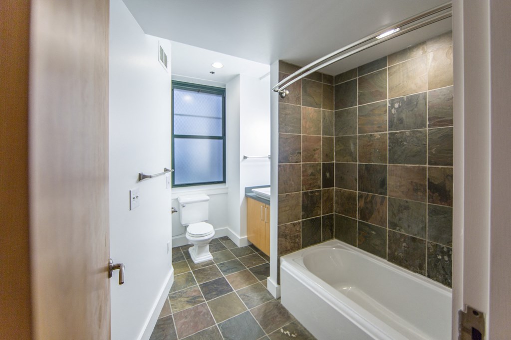 Soaking Tubs With Ceramic Tile at 1525 Broadway, Michigan, 48226