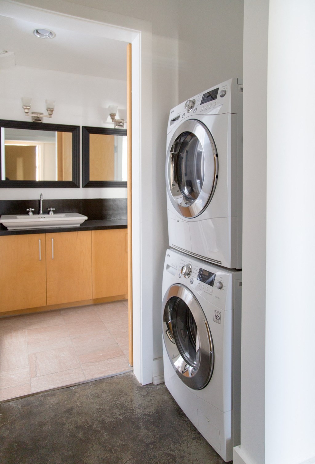 In Home Full Size Washer And Dryer at 1525 Broadway, Detroit, MI