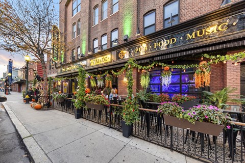 A restaurant with the name "Food Music" on the front.