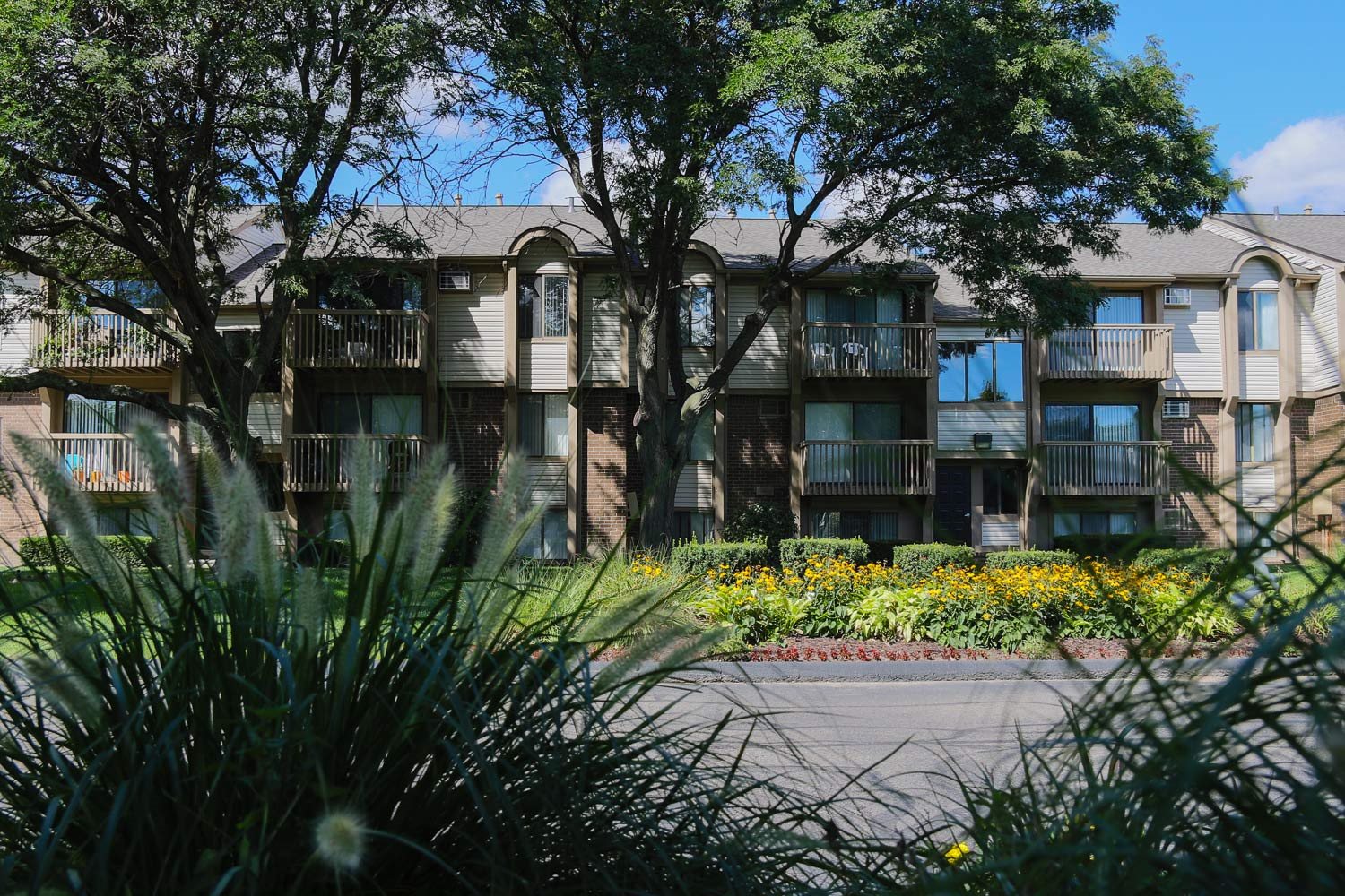 Carlyle Place Apartments Apartments in Clinton Township, MI