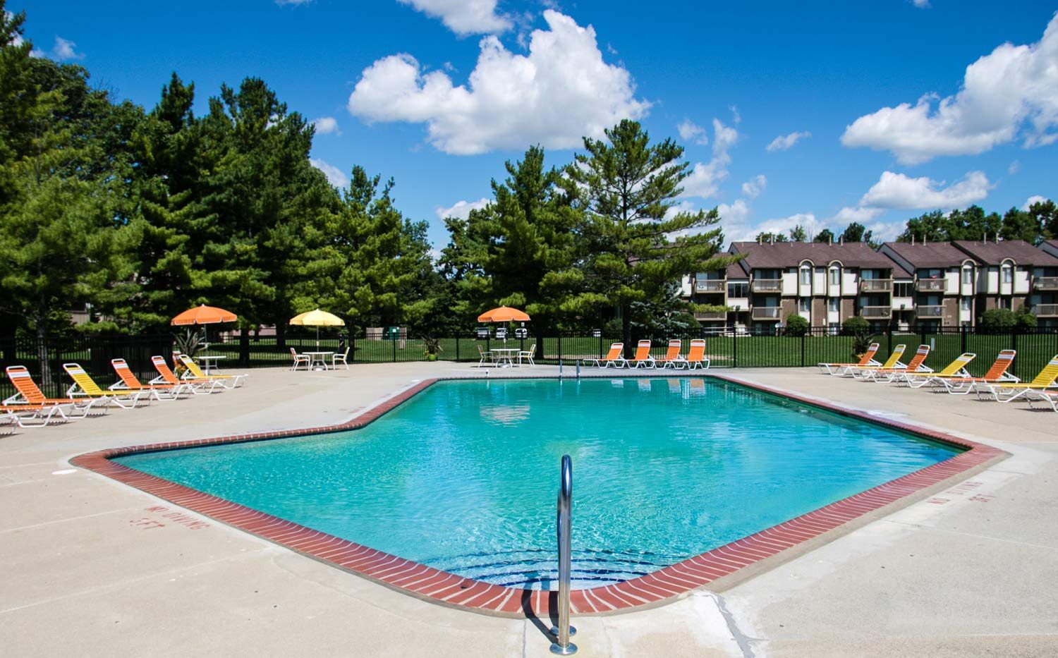 Carlyle Place Apartments Apartments in Clinton Township, MI