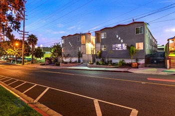 946-950 Beach St. 2-3 Beds Apartment for Rent - Photo Gallery 2