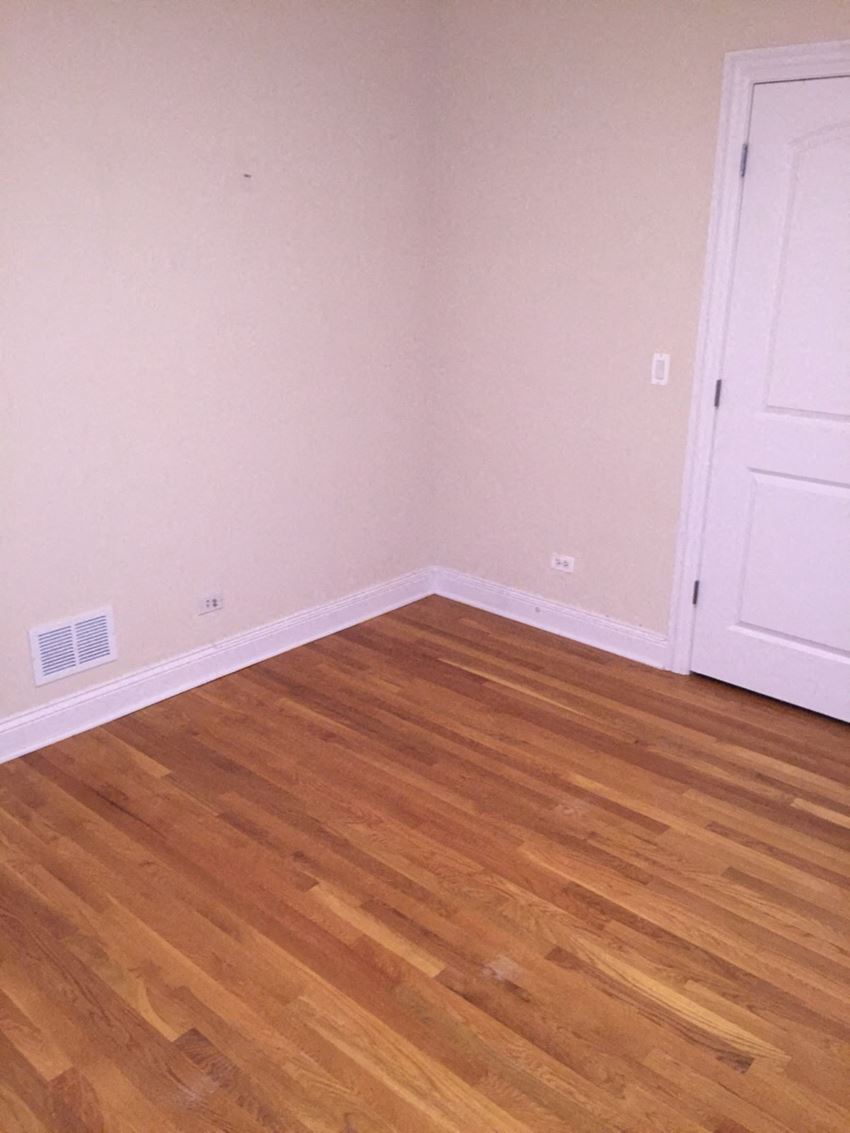 2324 N. Southport 2-4 Beds Apartment for Rent - Photo Gallery