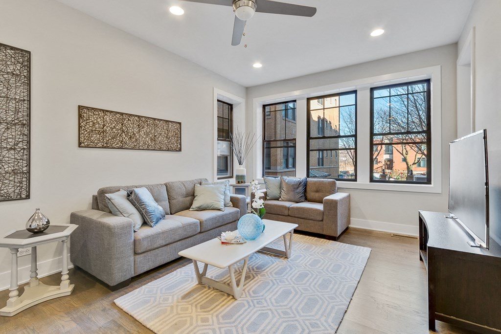 2618-26 N. Rockwell